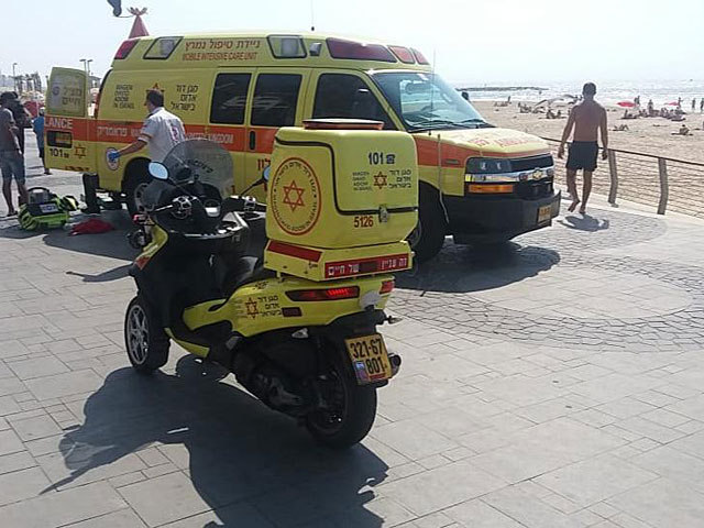 На пляже в Тель-Авиве из воды вытащили пожилого мужчину, он в критическом состоянии