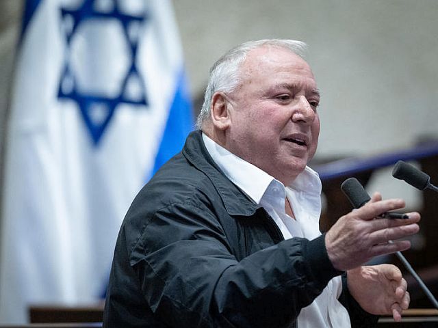 Министр Давид Амсалем: «Не каждая женщина, с которой я езжу в отпуск, моя сожительница»