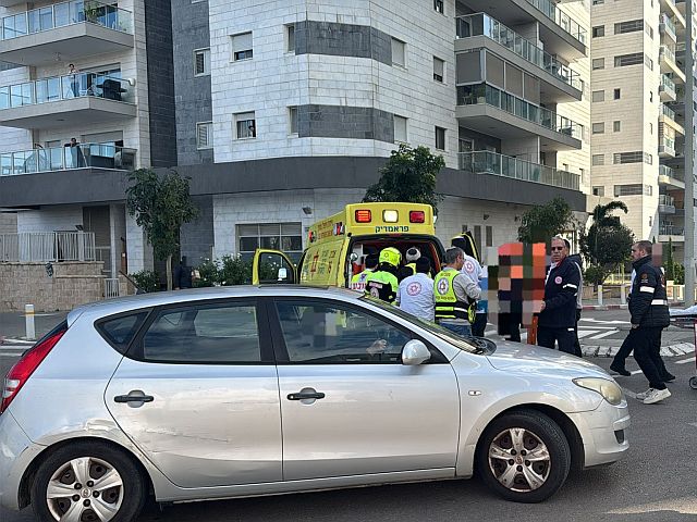 В Гиват-Шмуэле автомобиль сбил мужчину, пострадавший в тяжелом состоянии