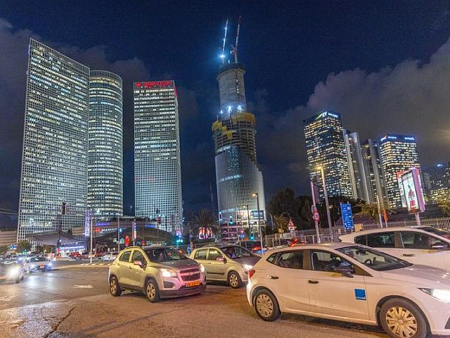 Ночные «взрывы» в Тель-Авиве. Футбольные болельщики праздновали